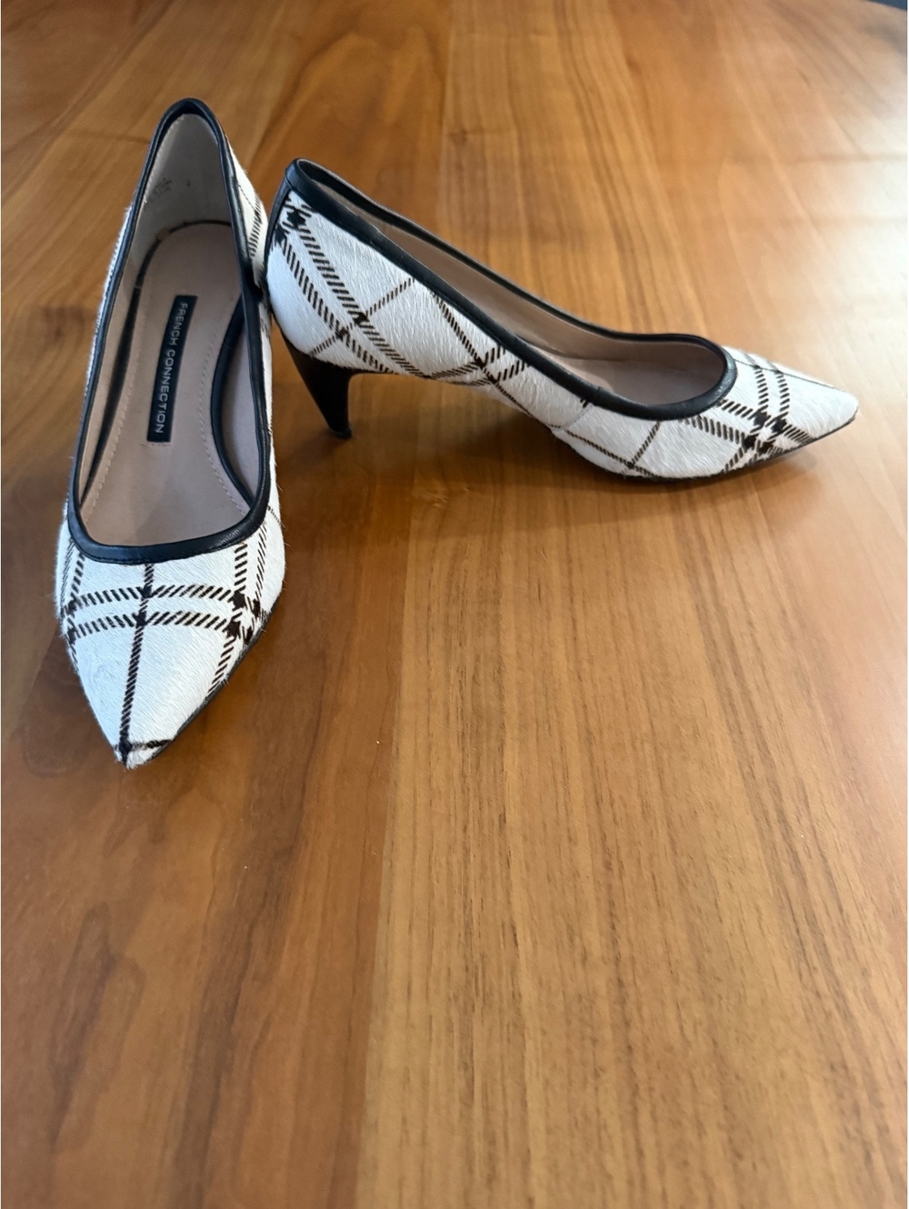 French Connection Black/Brown/White Plaid Fur Pointed Toe Comfy low heels Sz 6.5